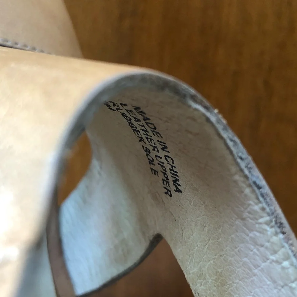 MICHAEL KORS - Y2K CARLA LEATHER BUCKLE PLATFORM HEELS SANDALS + WOMENS/TAN 7
